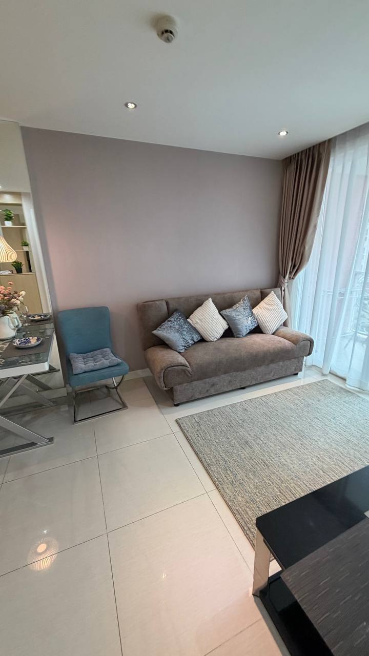 Аренда кондо 1BR Grand Caribbean, 38 м², вид на бассейн