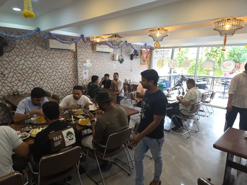 Tulsi Lala Raghuvanshi Restaurant Pattaya в Паттайе — фото 5
